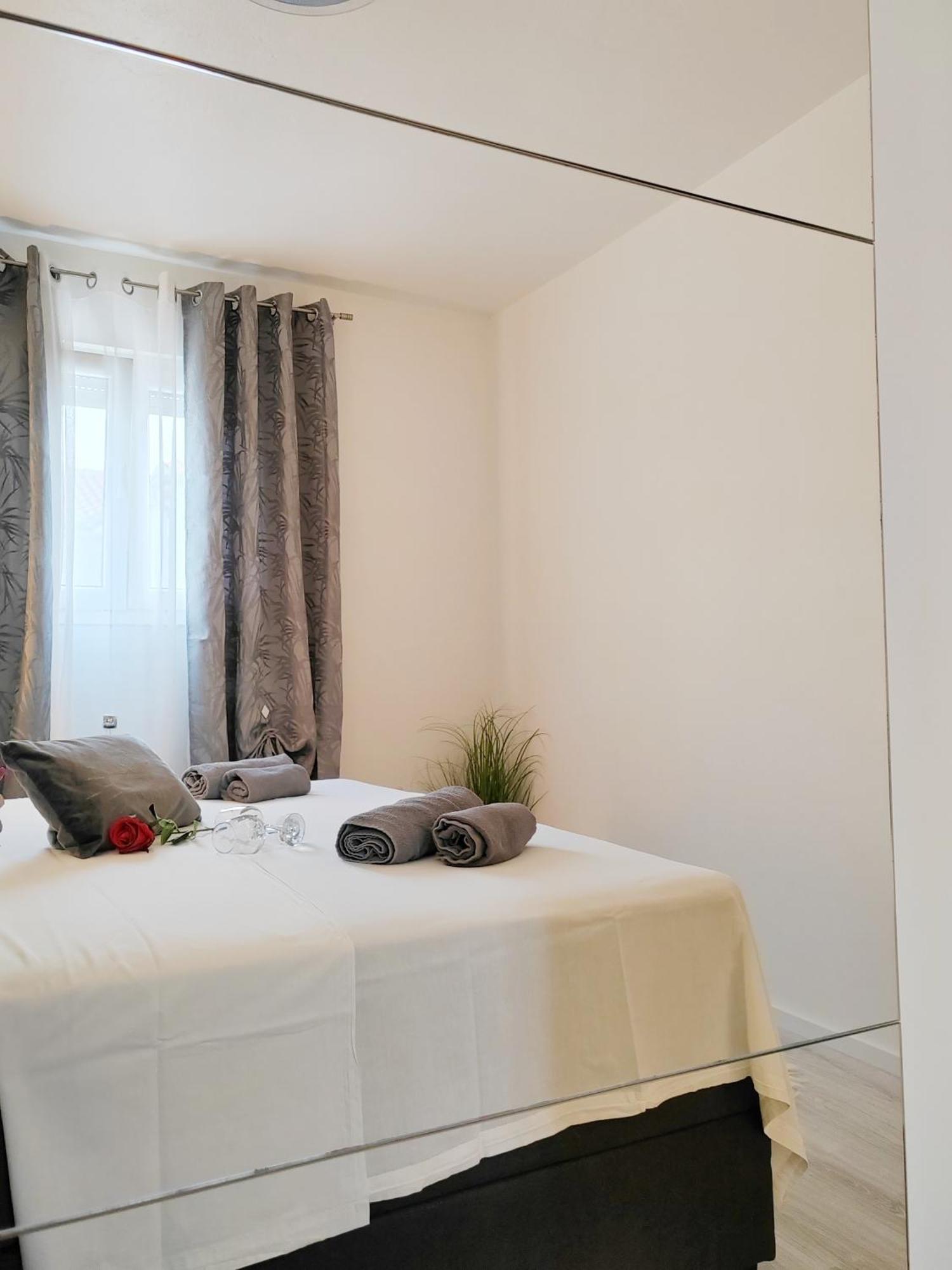 Apartment Toni With Private Parking ザダル エクステリア 写真